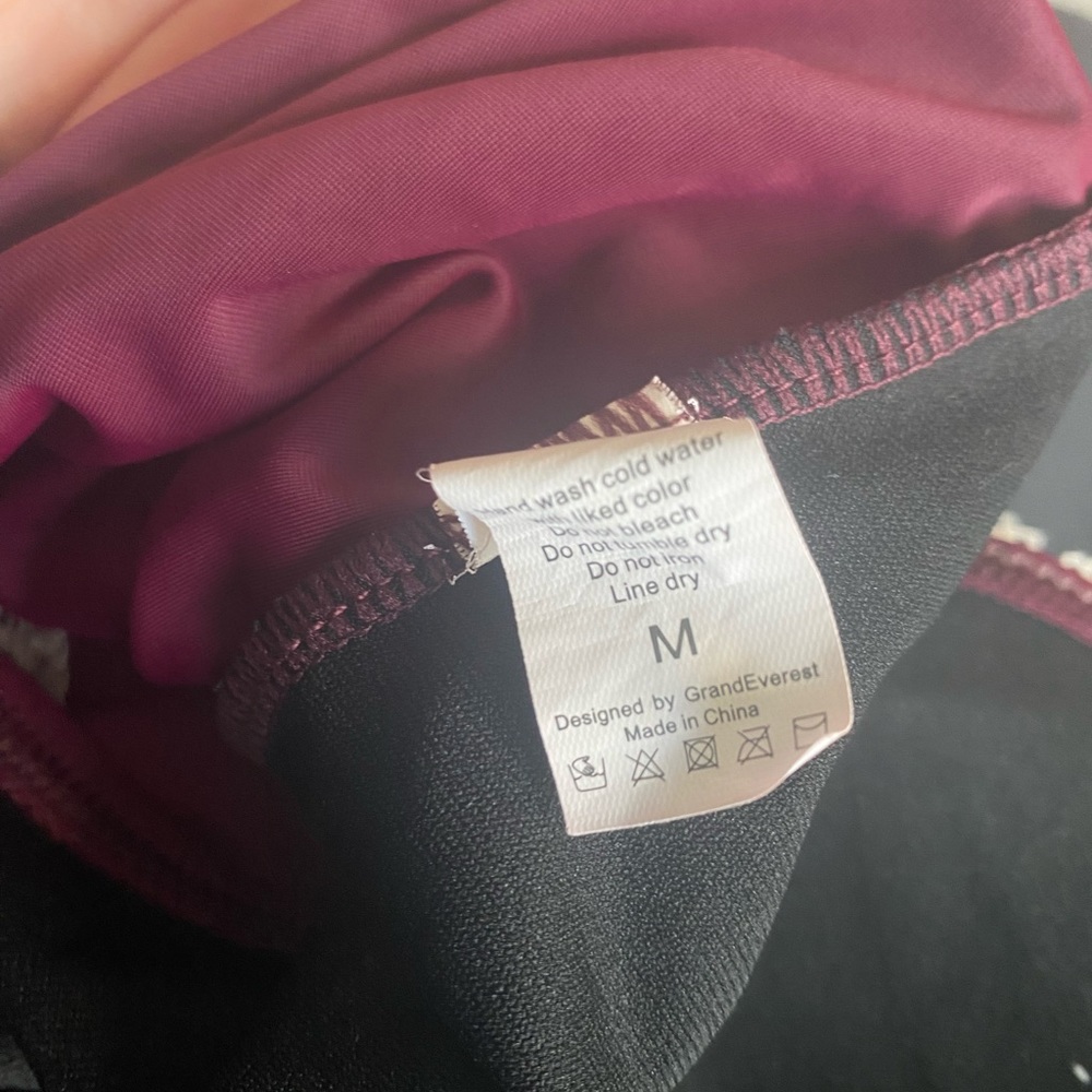 Burgundy lace one piece swimsuit - Picture 5 of 5